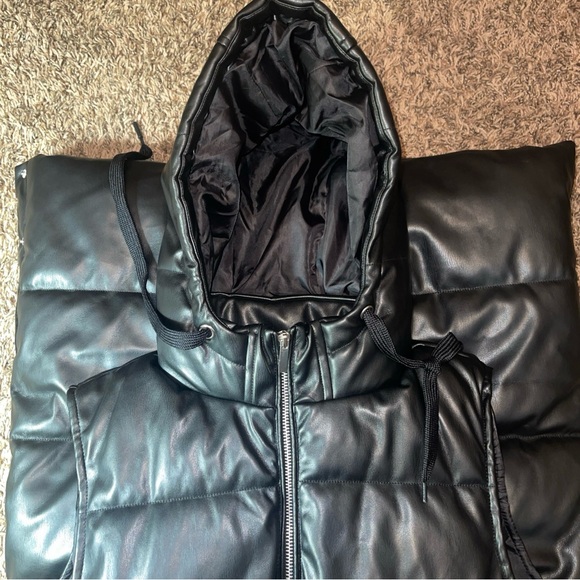 Vigoss Sz L Hooded Black Vegan Faux Leather Quilted Puffer Vest Pockets Womens - Picture 9 of 14
